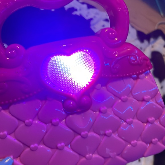 a kids light up purse - Picture 2 of 3